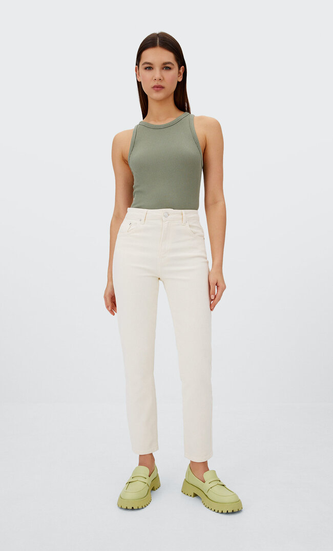 

Stradivarius Jeansy Mom Slim Waniliowy 38