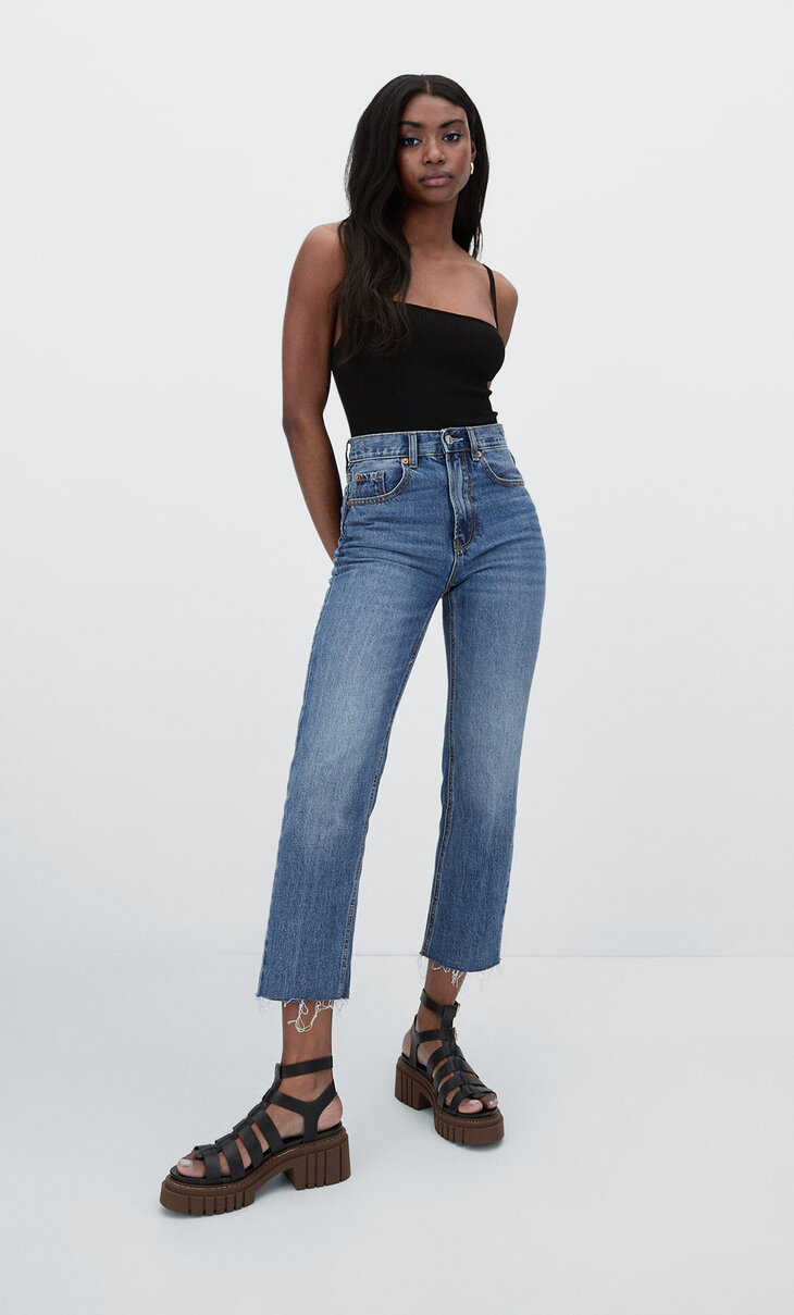 Cropped jeans in recht model