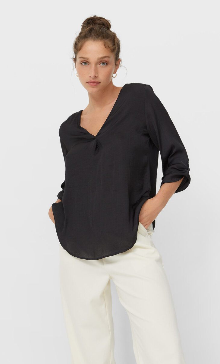 Shirt with 3/4 length sleeves