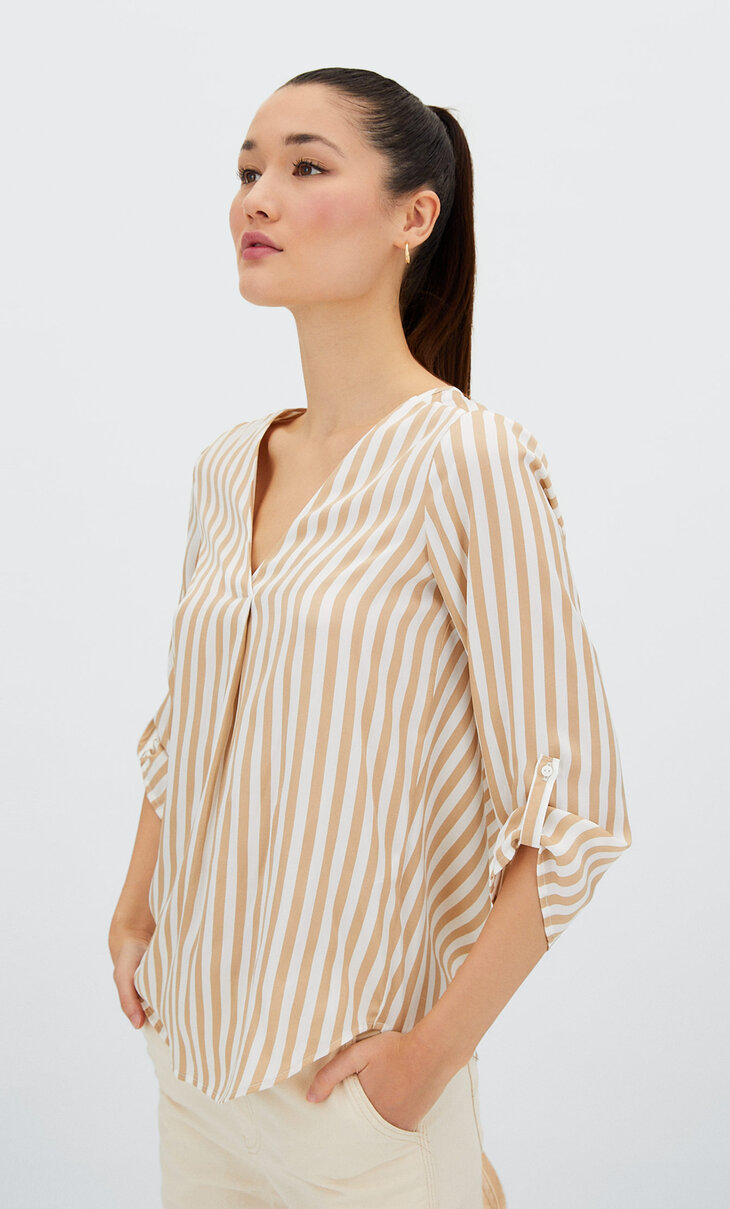 Striped shirt with 3/4 length sleeves