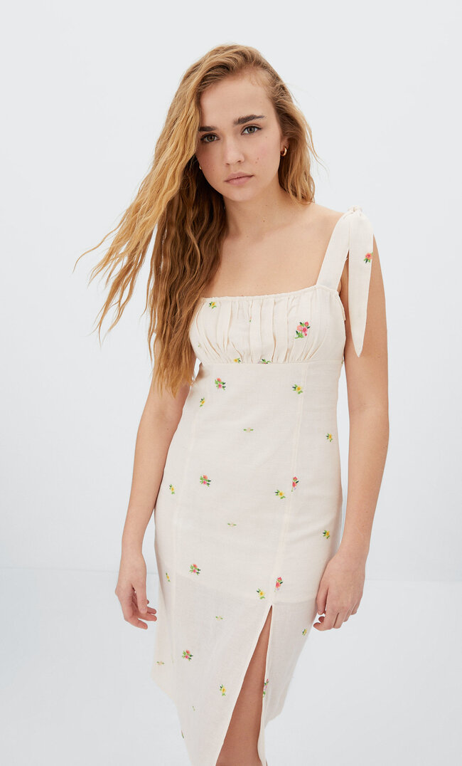 

Stradivarius Sukienka Midi Z Haftem Bridgerton Ecru L