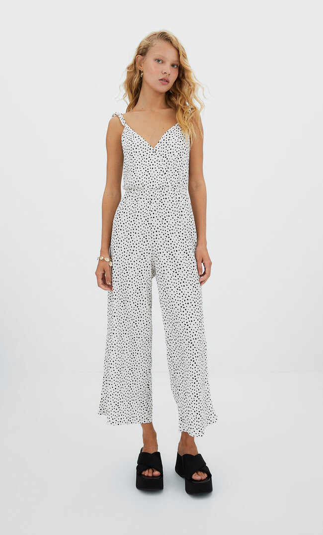 

Stradivarius Träger-Jumpsuit Mit Volants Und Konfetti-Muster Weiß Xs
