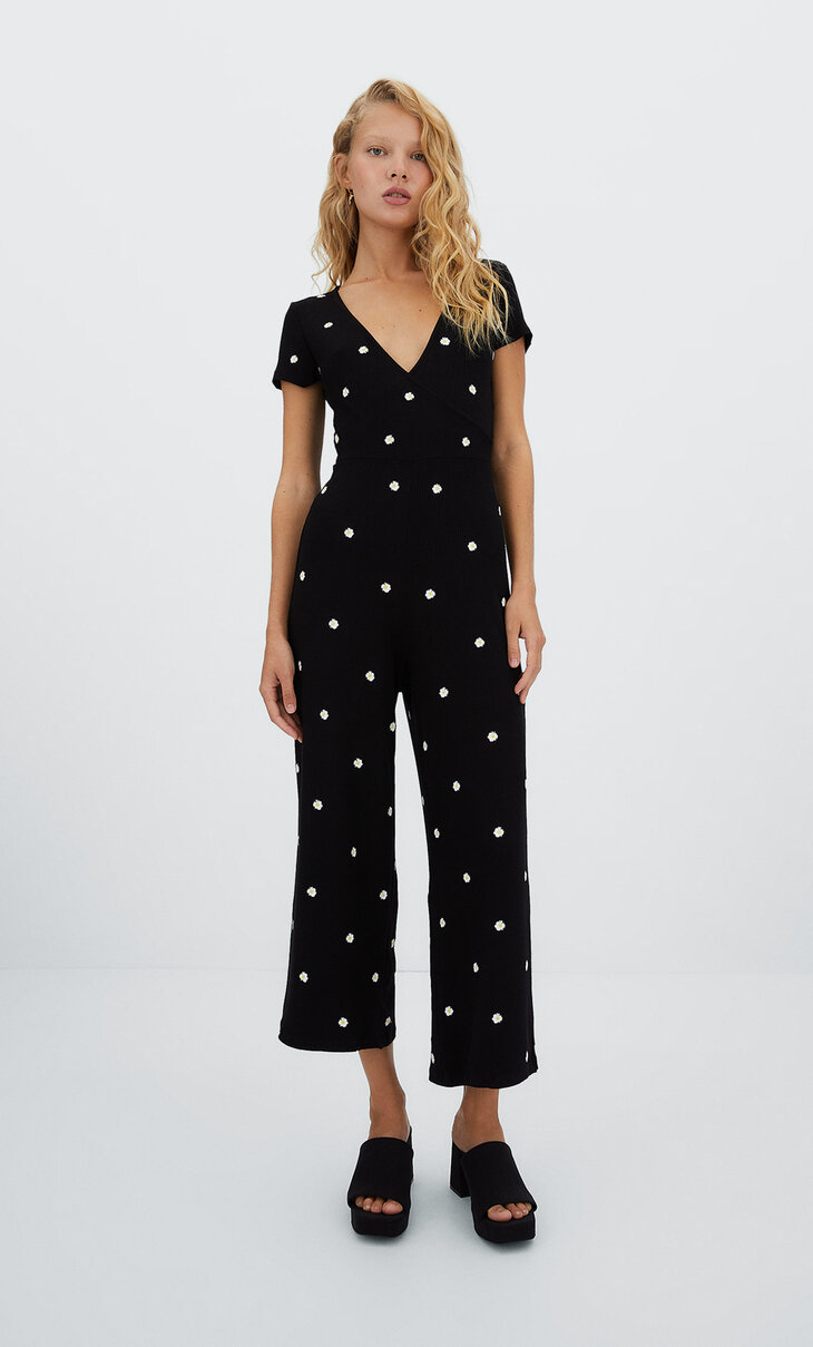 Jumpsuit with embroidered daisies