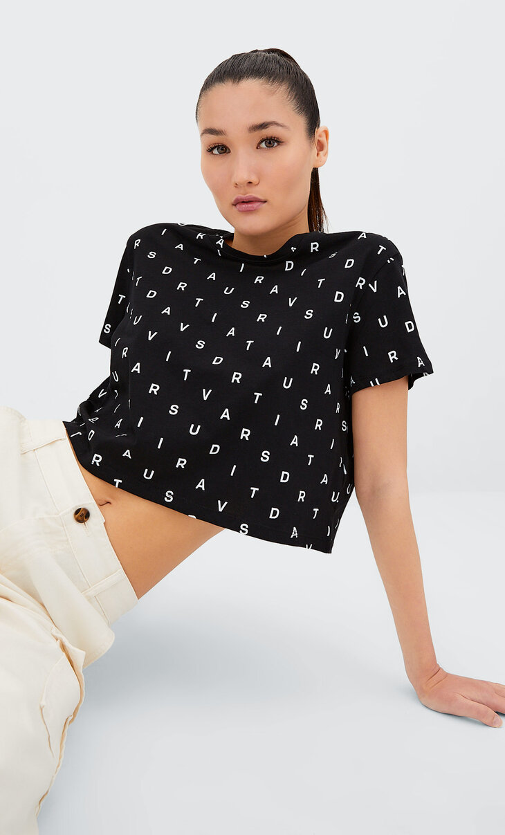 Basic short sleeve crop top with letters pattern