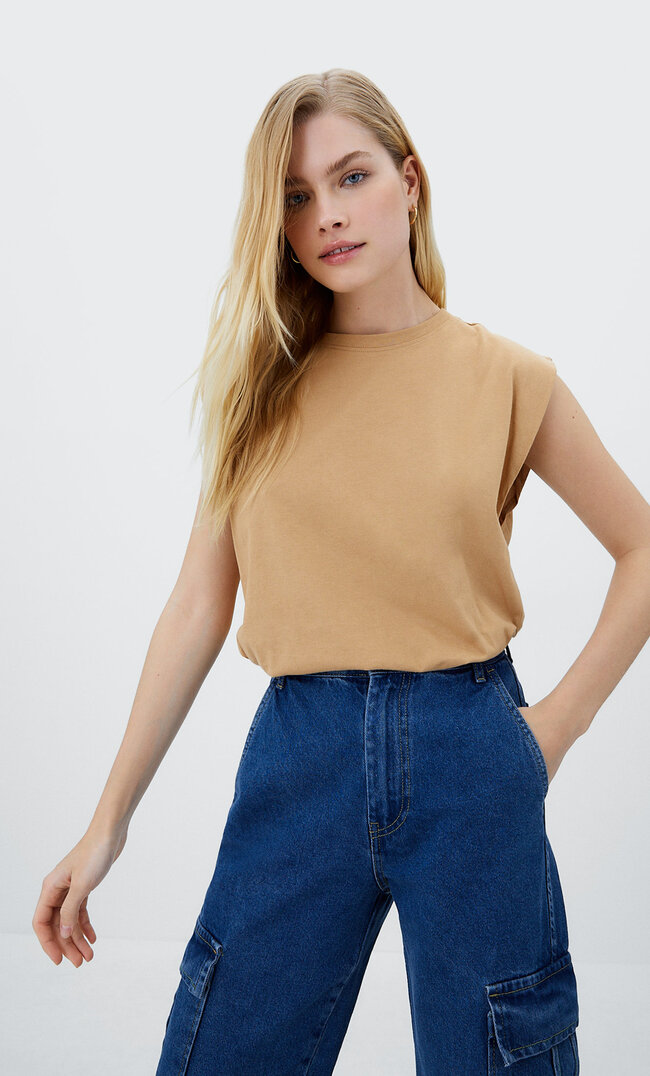 

Stradivarius Ärmelloses Shirt Beige M