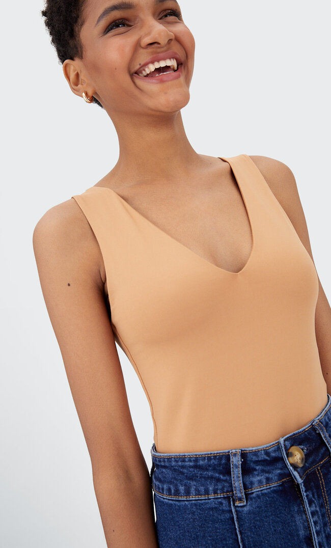 

Stradivarius Body Z Poliamidu Z Dekoltem W Serek Beżowy Xl