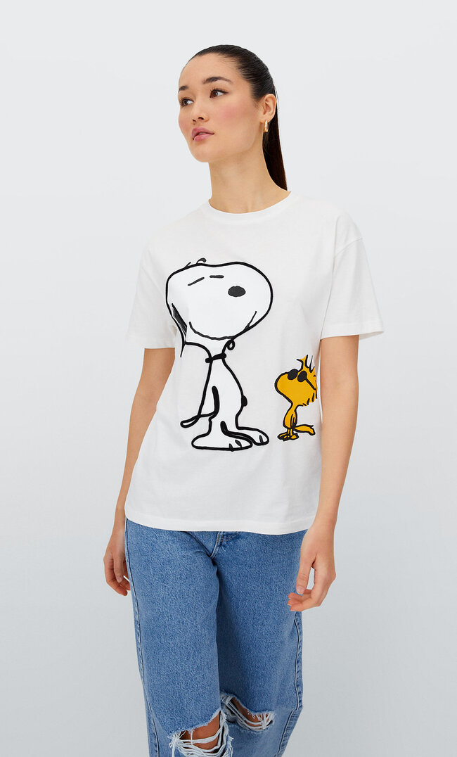 Stradivarius Besticktes Snoopy-Shirt Vanille S