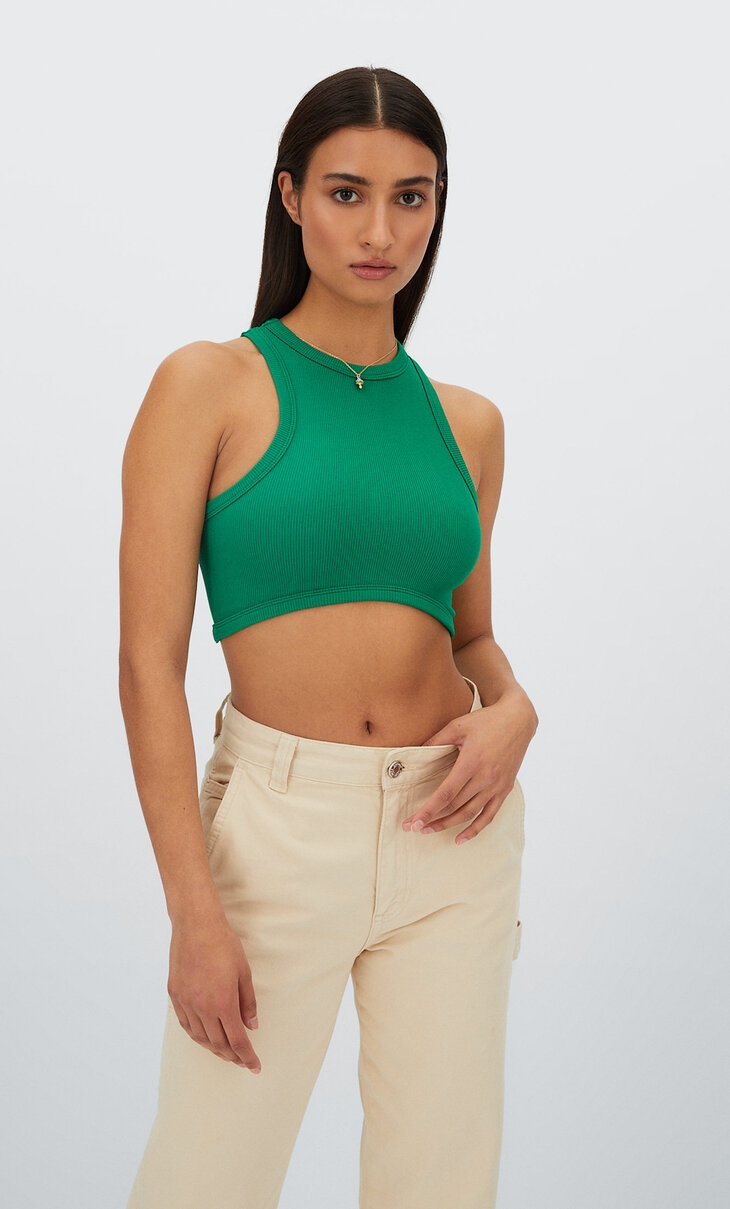 Seamless top with curved front hem