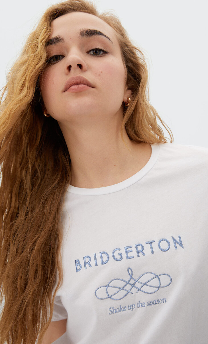 T-shirt Bridgerton bordada