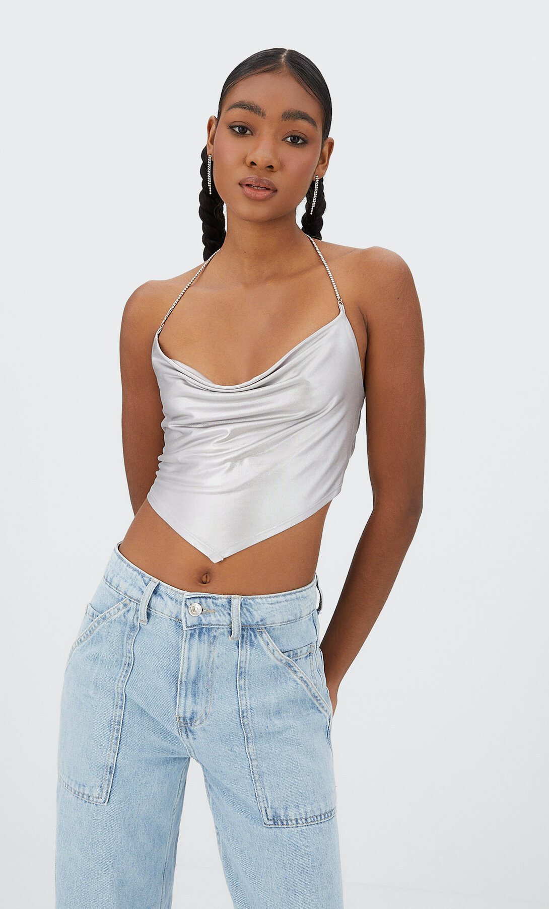 Los tops de moda de Stradivarius para marcar tendencia STR_Top pañuelo brillos_1