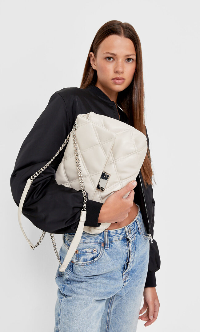 

Stradivarius Gesteppte Umhängetasche Mit Kette Transparent M
