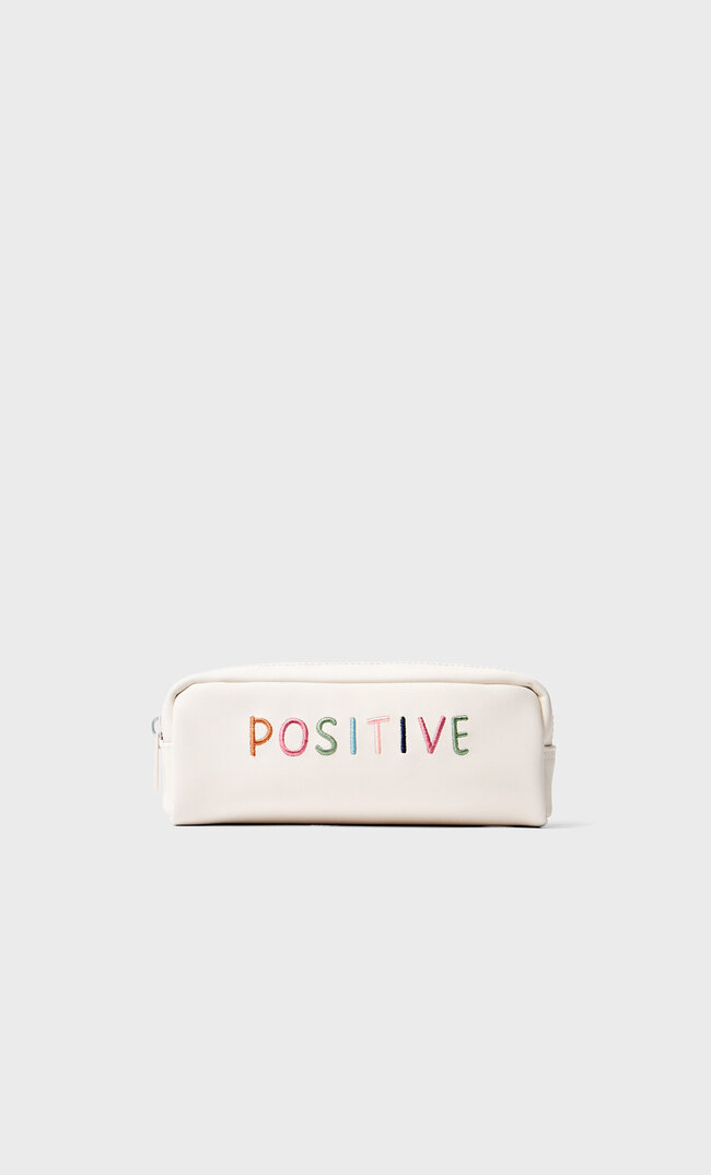 

Stradivarius Etui Mit Stickerei „Positive“ Ecru 103
