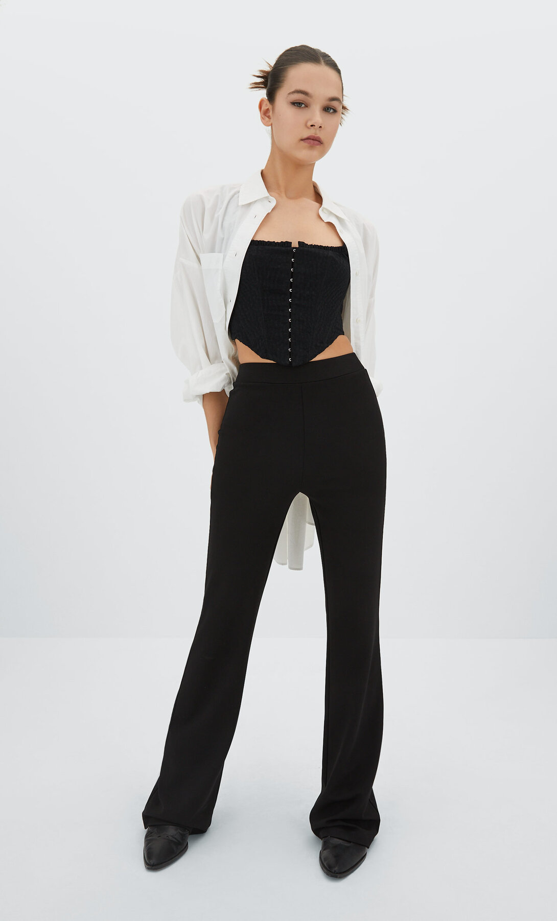 Pantalón flare punto liso | Stradivarius España