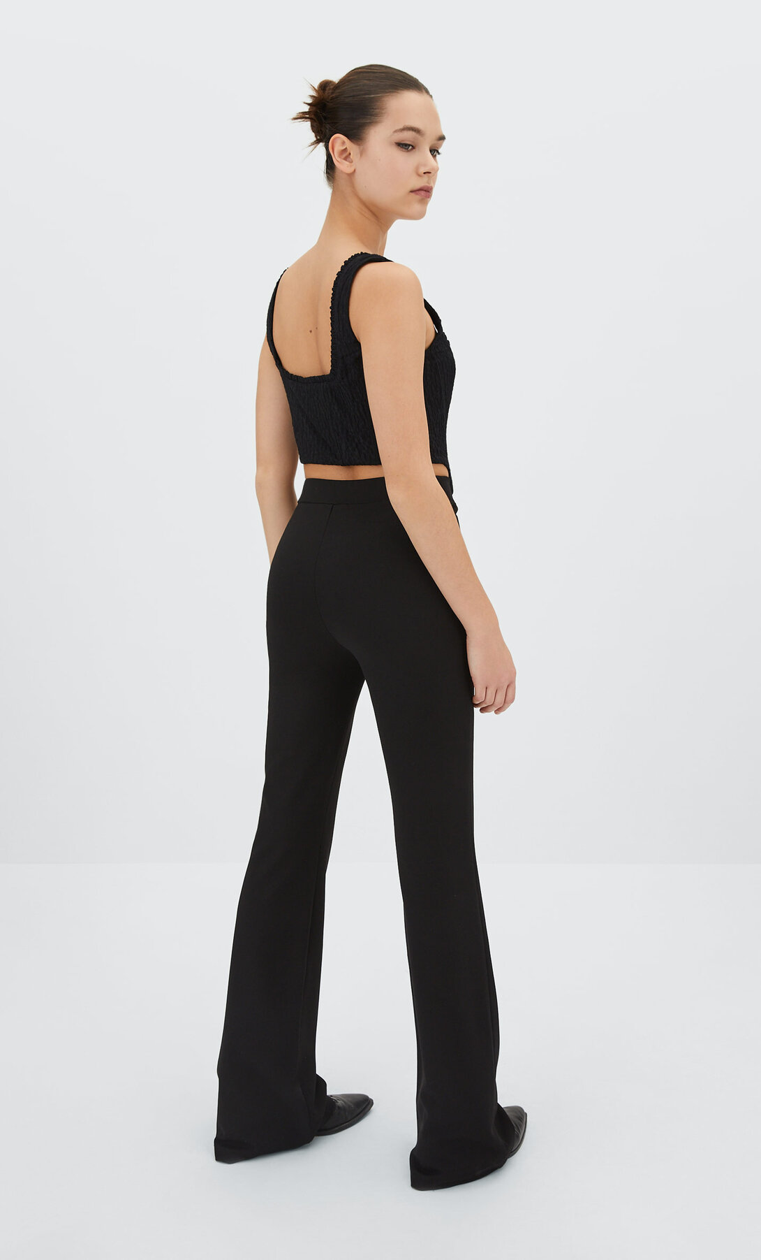 Pantalón flare punto liso | Stradivarius España