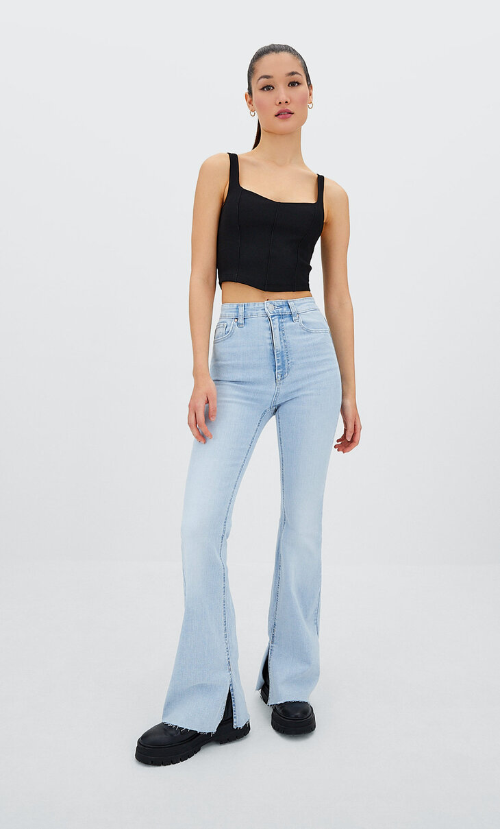 Flared jeans met split in de zoom