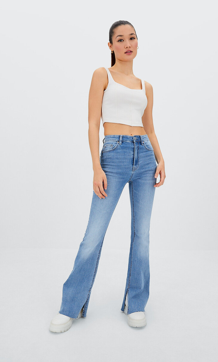 Flared jeans met split in de zoom