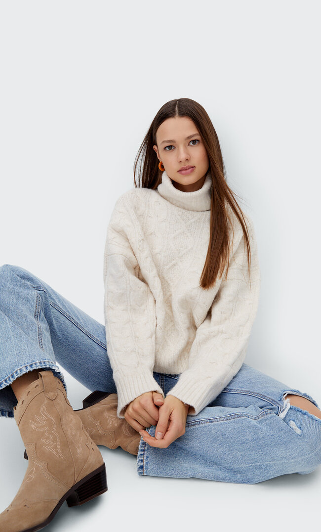 

Stradivarius Pullover Mit Hohem Kragen Und Zopfmuster Ecru S