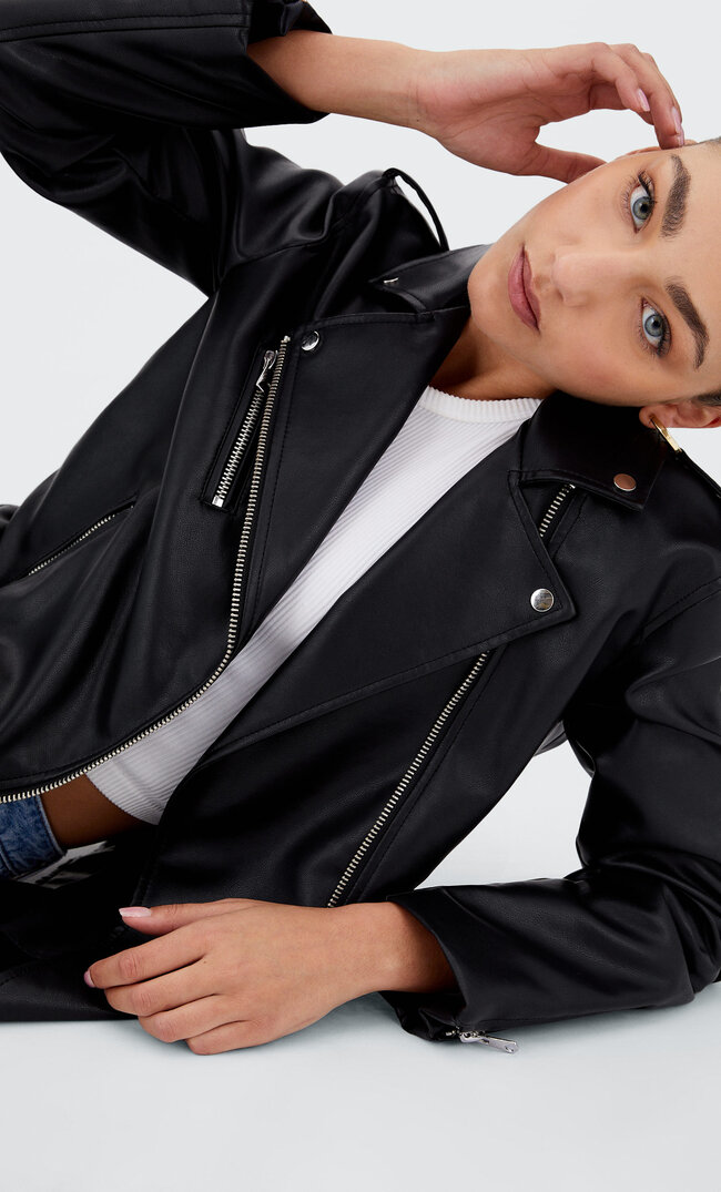 

Stradivarius Kurtka Oversize W Stylu Biker Ze Sztucznej Skóry Czarny L