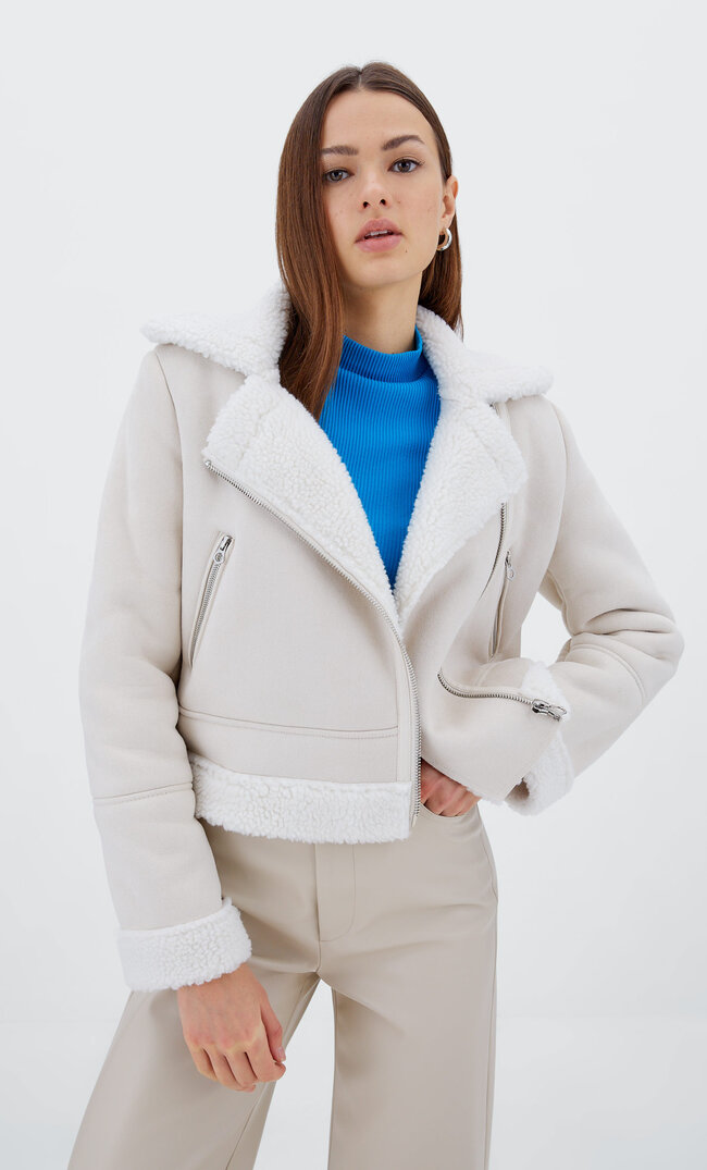 

Stradivarius Kurze Doubleface-Bikerjacke Aus Lammfellimitat Ecru M