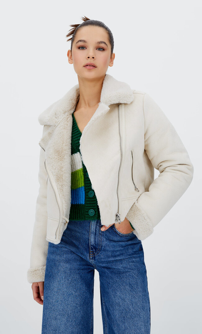 

Stradivarius Kurze Doubleface-Bikerjacke Aus Wildlederimitat Ecru M