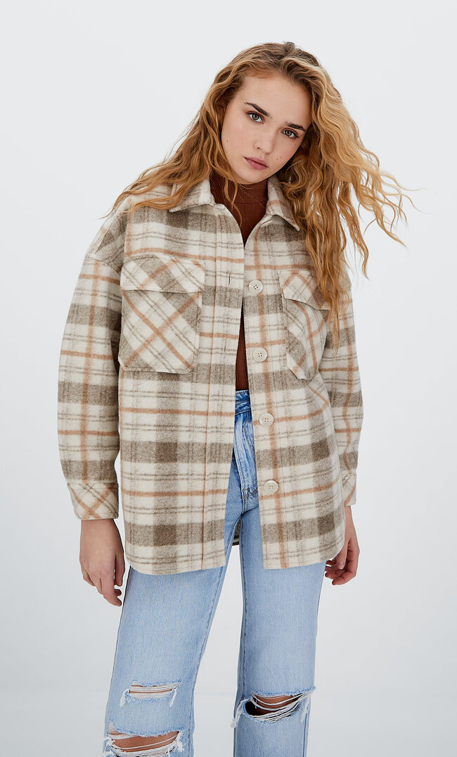 

Stradivarius Karierte Strick-Hemdjacke Beige Xs