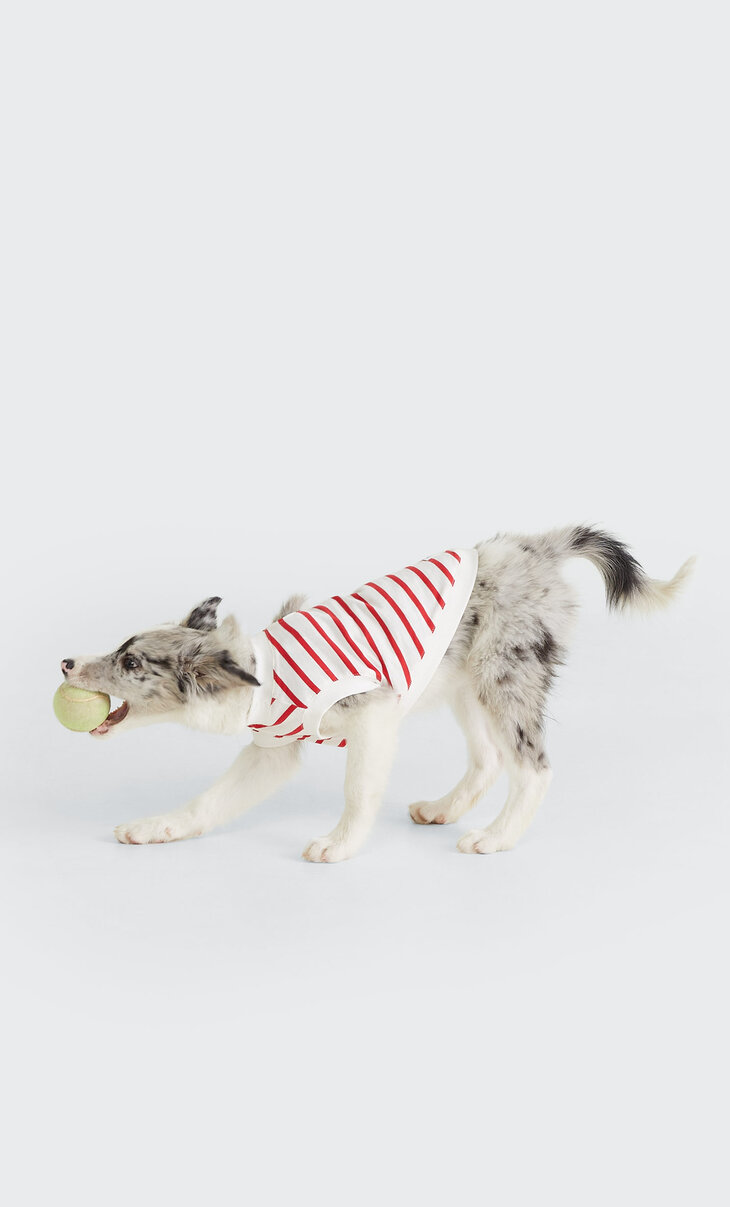 Gestreiftes Shirt für Haustiere mit Herzpatch