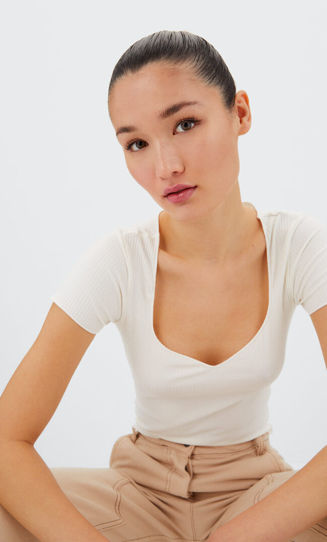 

Stradivarius Shirt Mit Herzausschnitt Ecru S