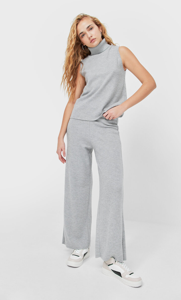Wide-leg ribbed trousers