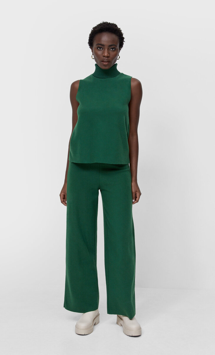 Wide-leg ribbed trousers