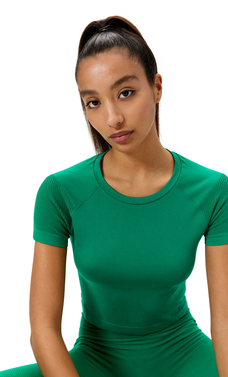 Micro-perforated seamless sports T-shirt