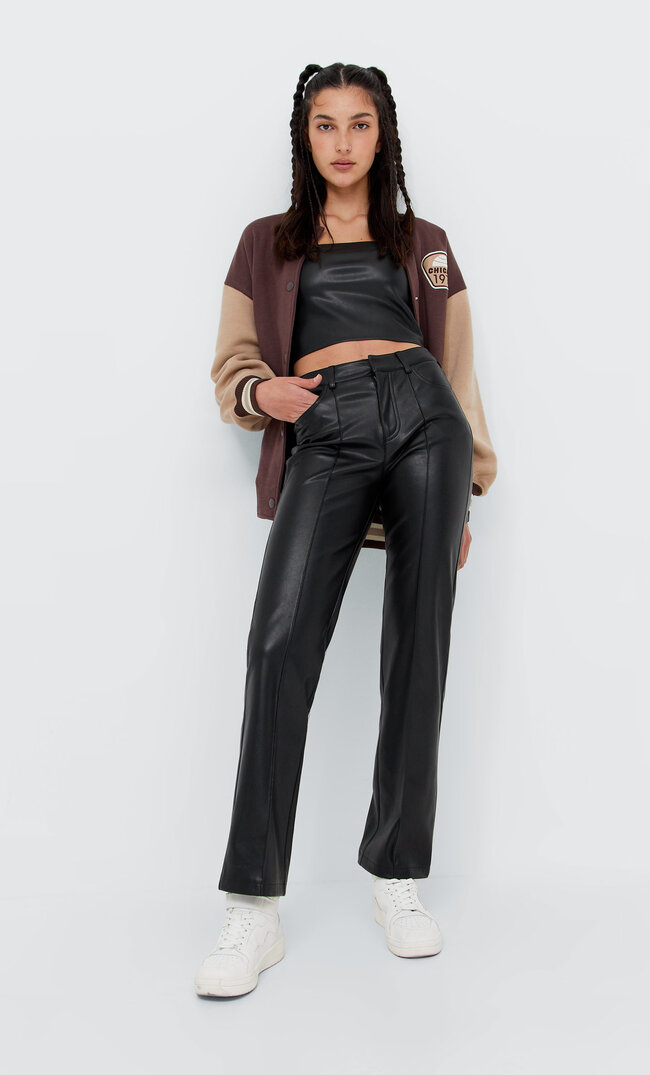 

Stradivarius Cropped-Top Aus Kunstleder Schwarz L