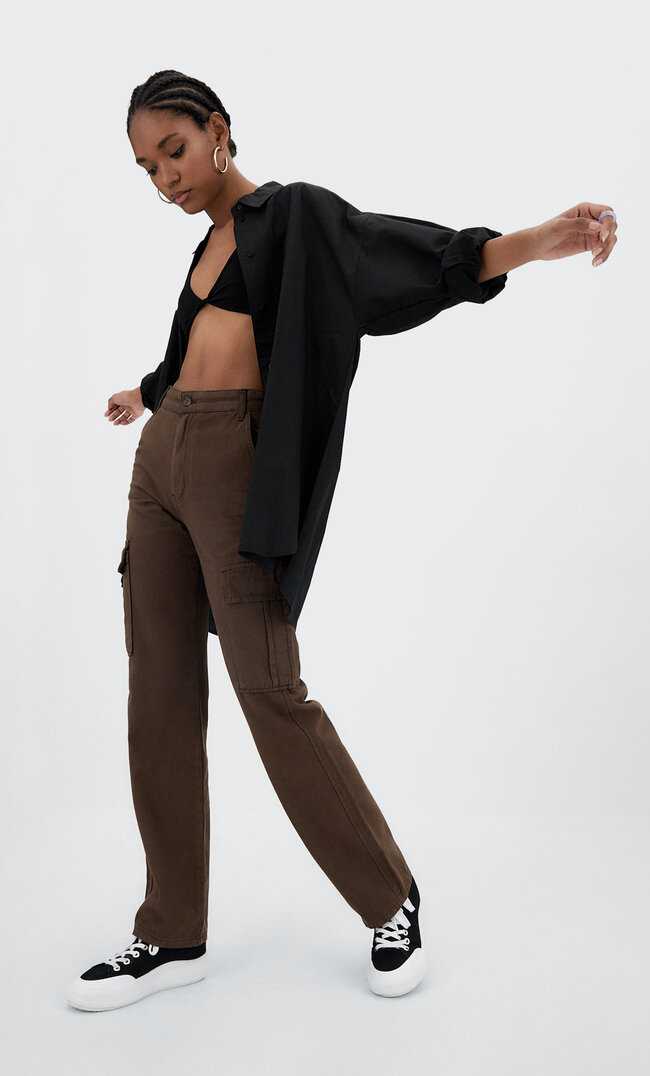 

Stradivarius Cargohose Im Straight-Fit Braun 42