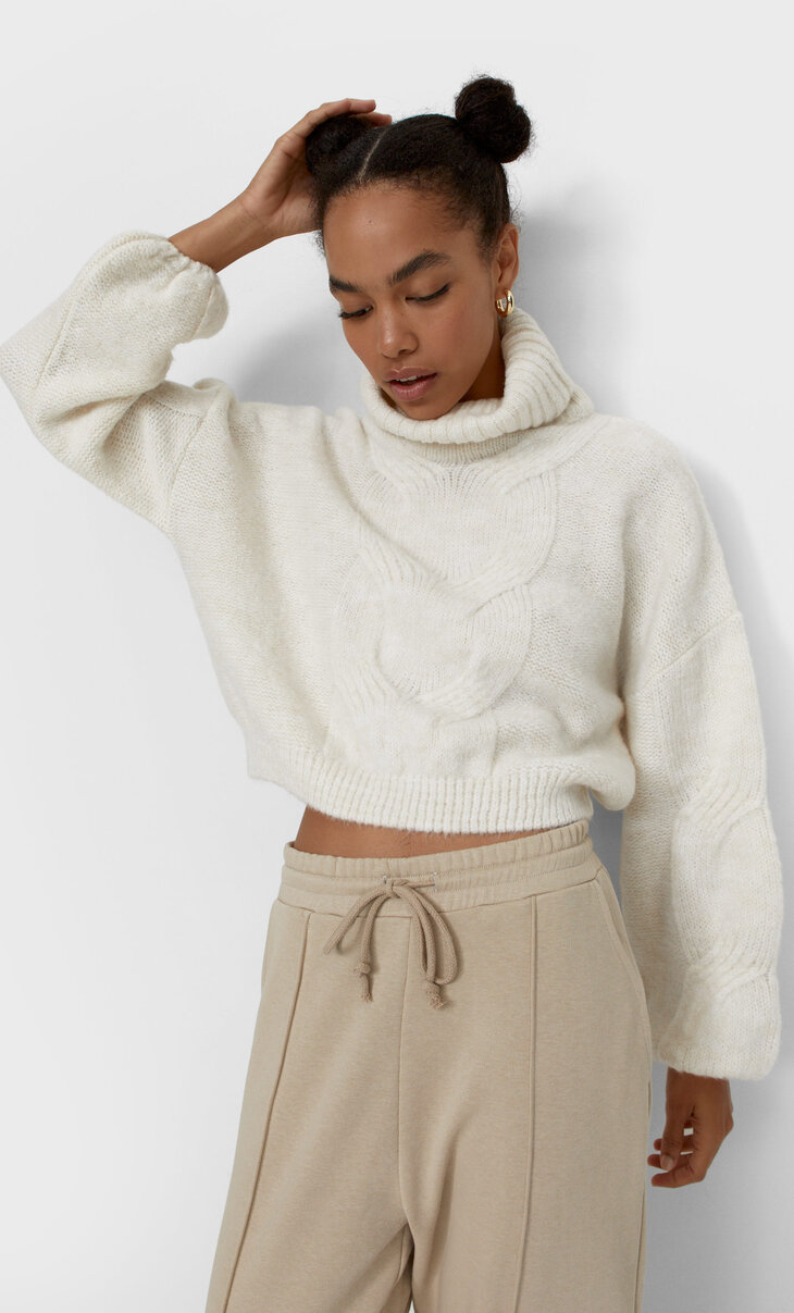 Пуловер с поло яка и въжеобразни плетеници