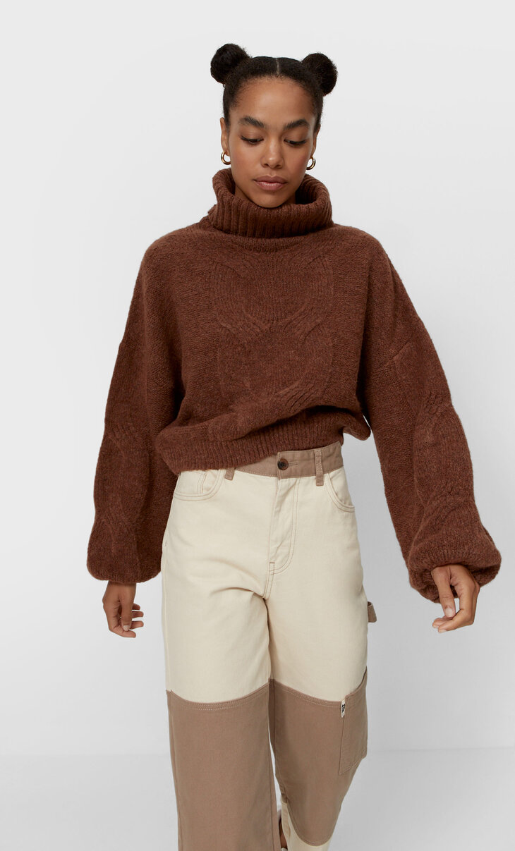Пуловер с поло яка и въжеобразни плетеници