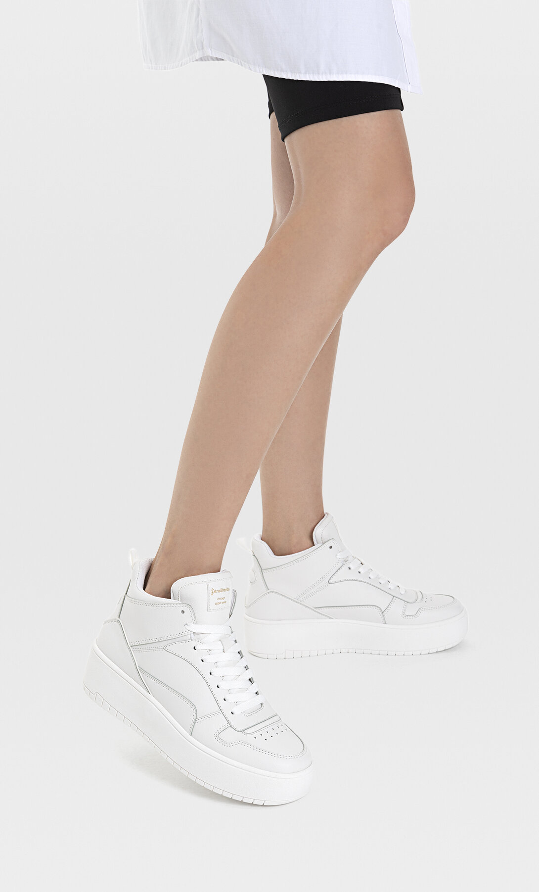 Botines deportivos plataforma detalle piezas | Stradivarius España