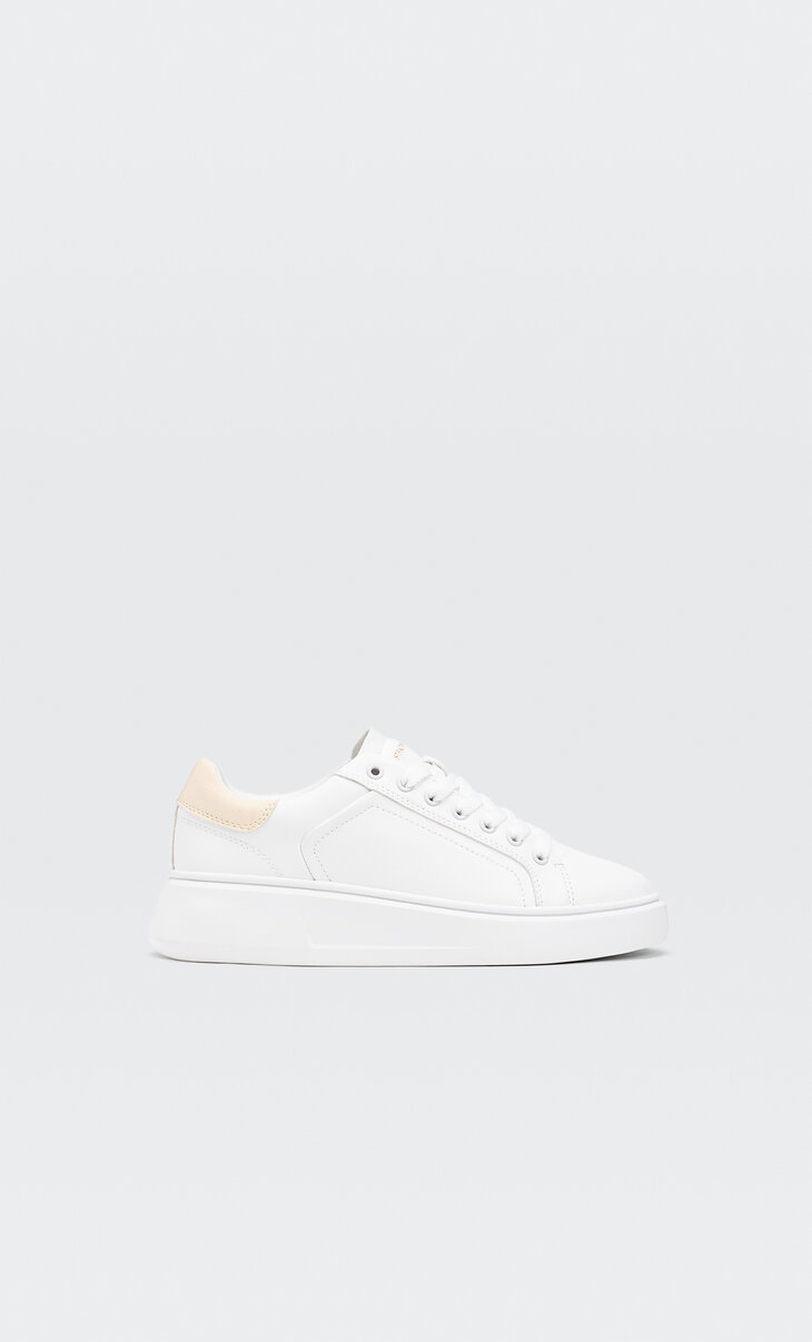 Weiße Flatform-Sneaker