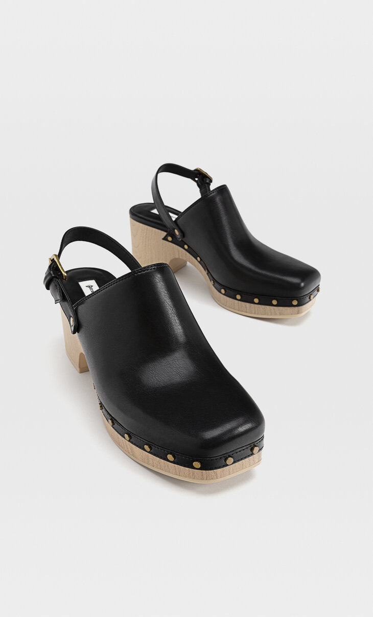 Zuecos tacón efecto madera tachas | Stradivarius España