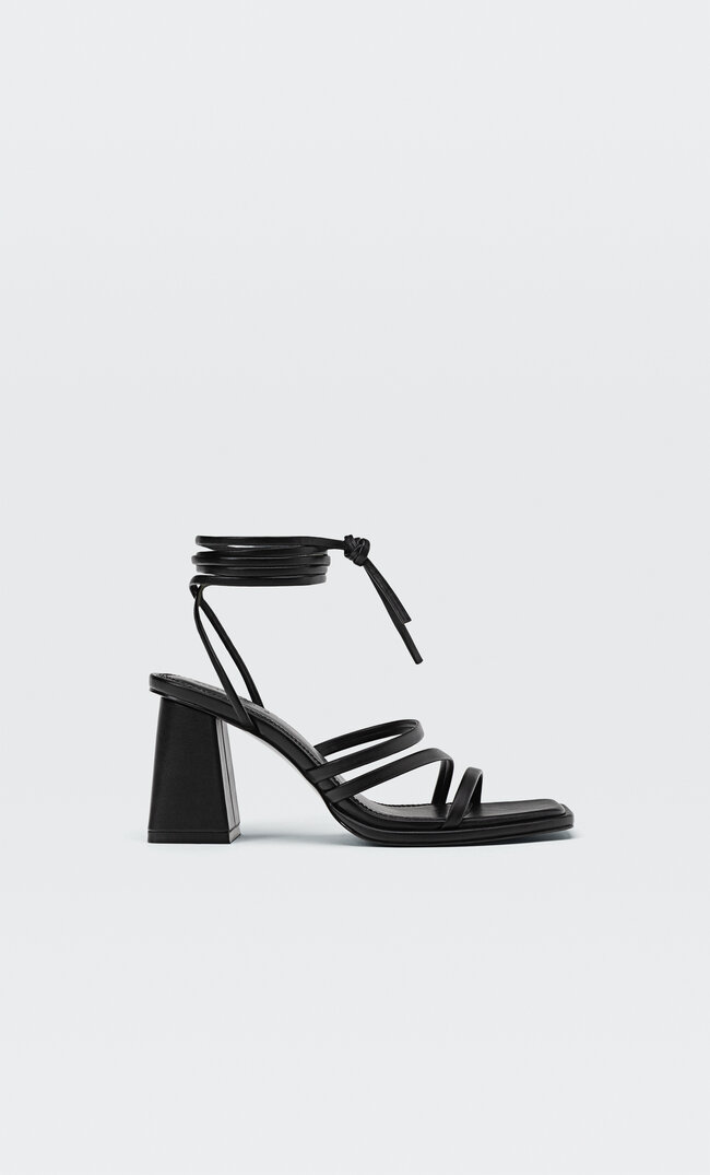 

Stradivarius Absatzsandalen Mit Riemchen Zum Binden Schwarz 36