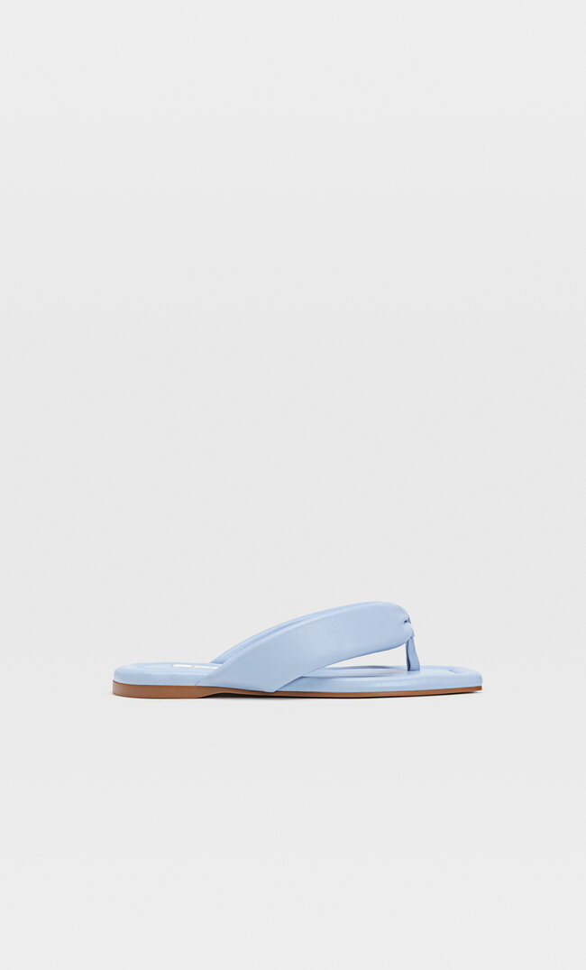 

Stradivarius Flache, Gesteppte Sandalen Blau 39