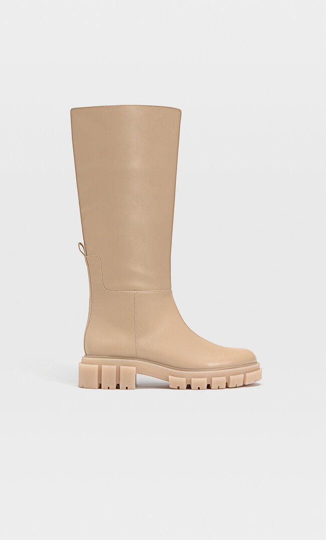 

Stradivarius Flache Stiefel Mit Profilsohle Beige 35