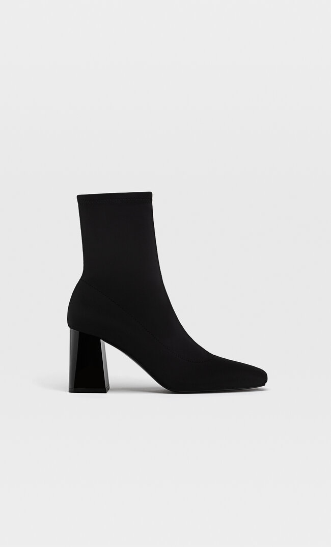 

Stradivarius Stiefeletten Aus Stoff Mit Absatz Schwarz 37
