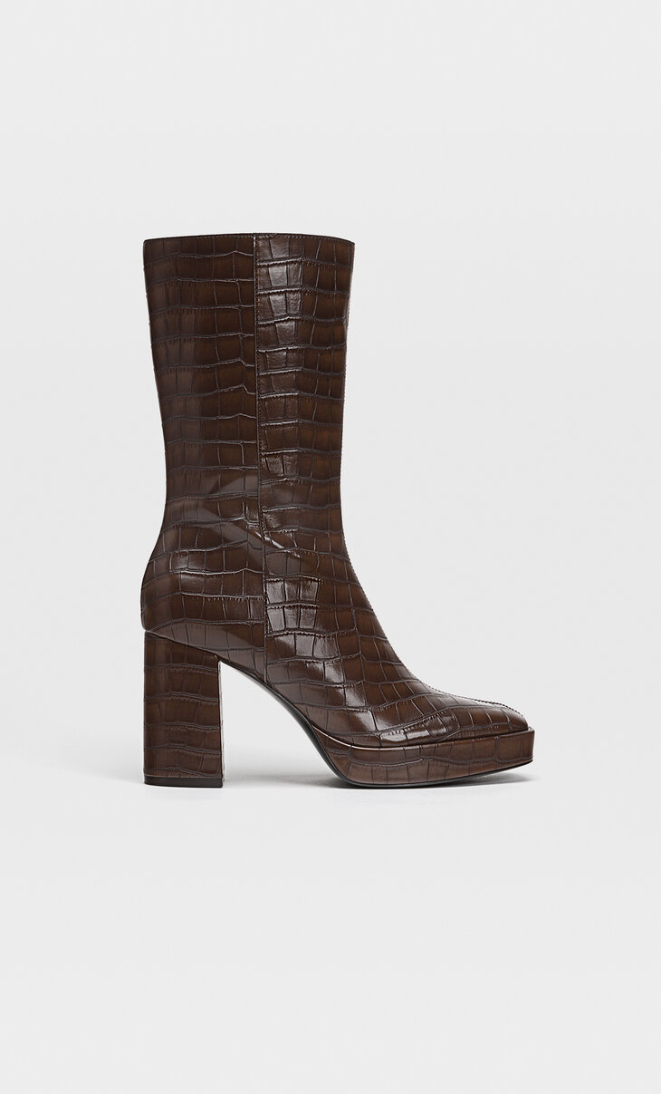 botas marrones stradivarius