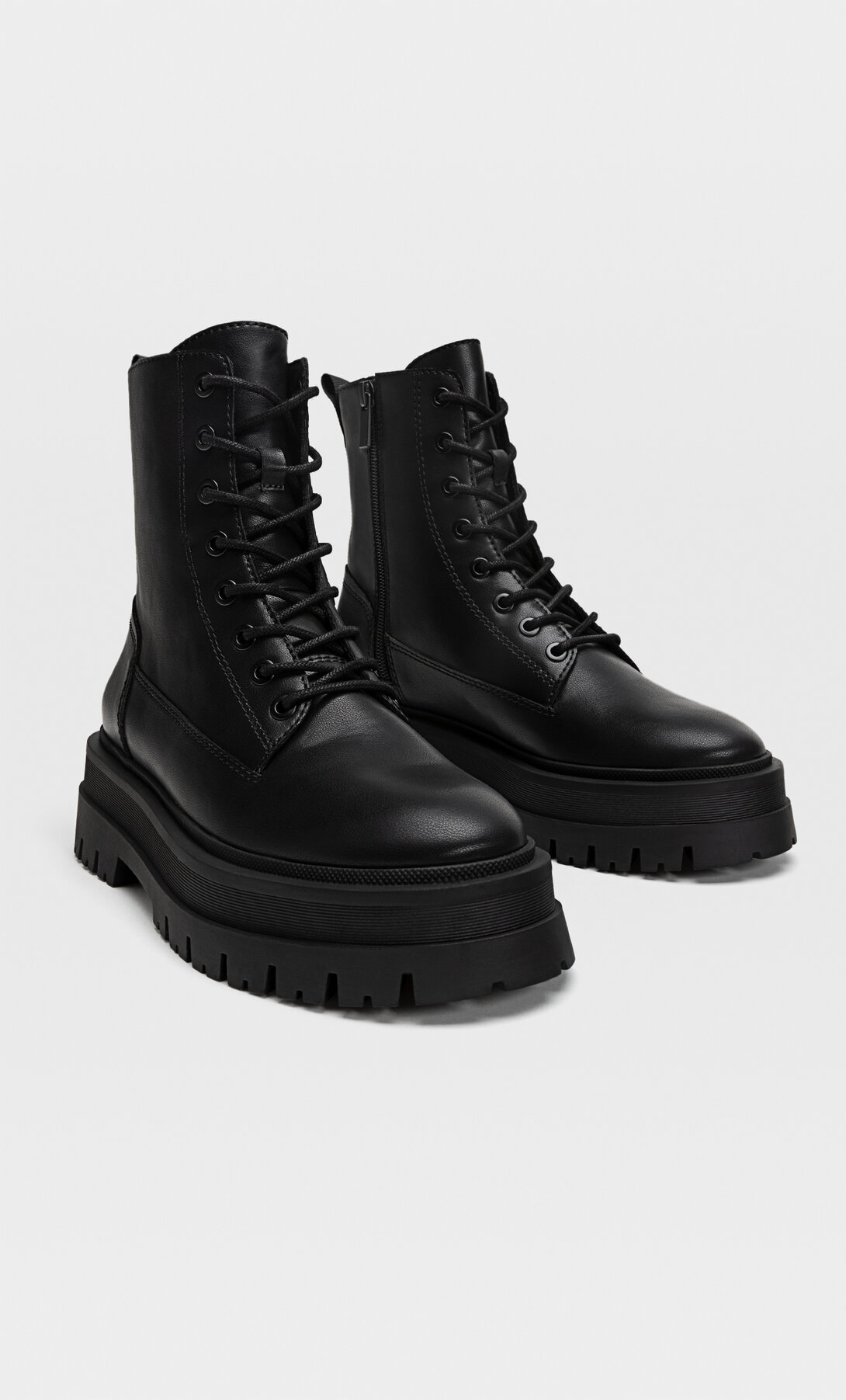 Botines planos acordonados | Stradivarius España