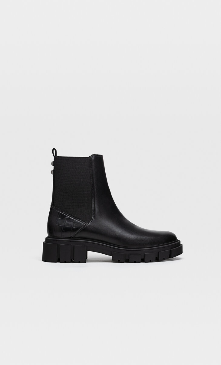 Flat Chelsea boots with studs