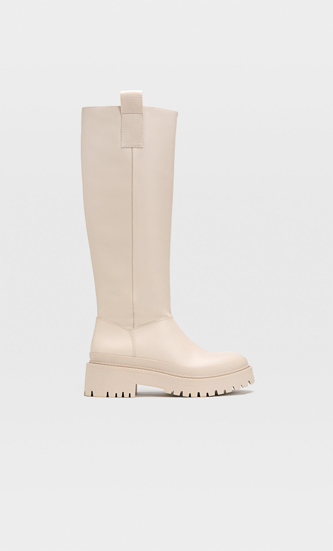 Bota plana engomada | Stradivarius España