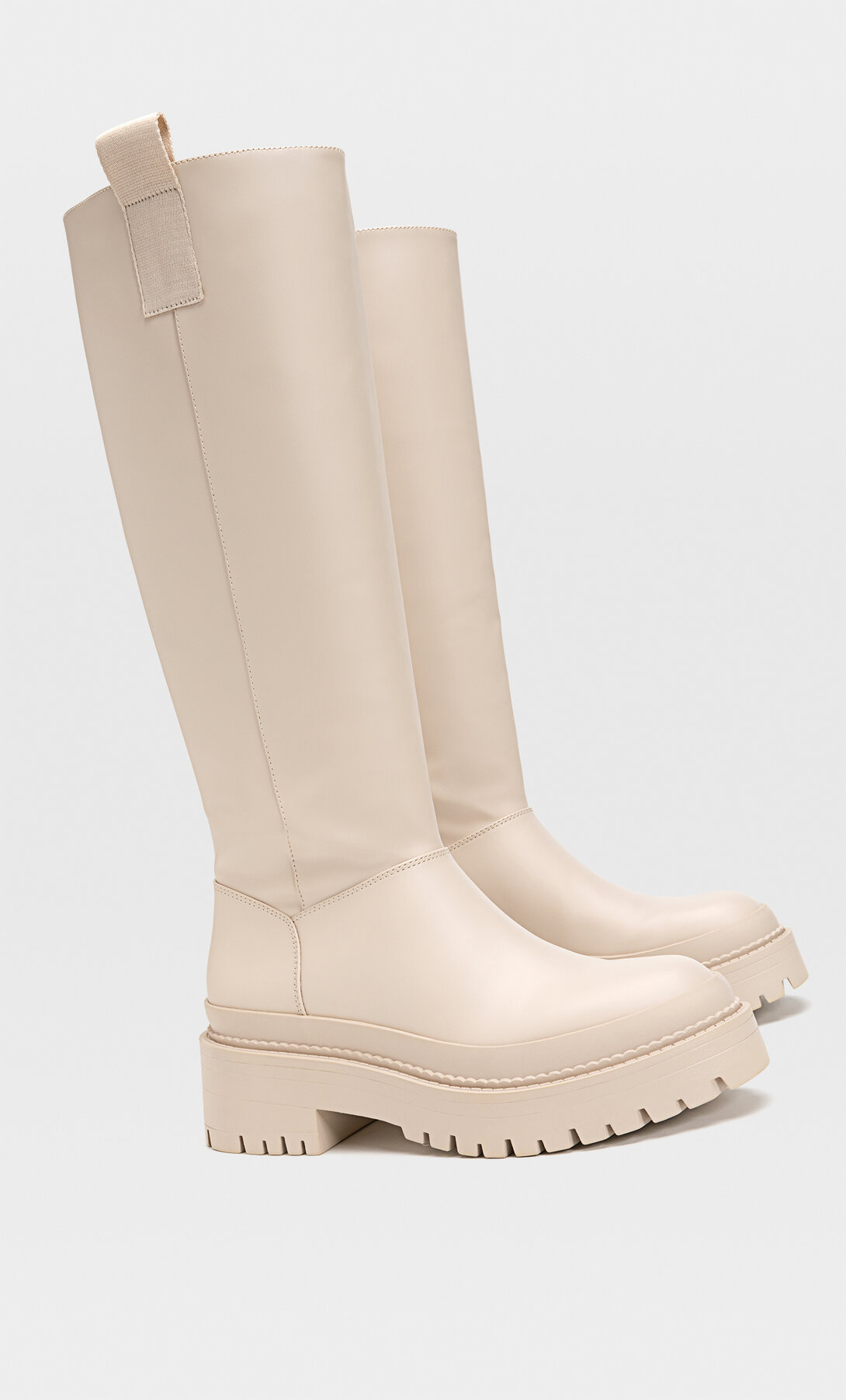 Bota plana engomada | Stradivarius España