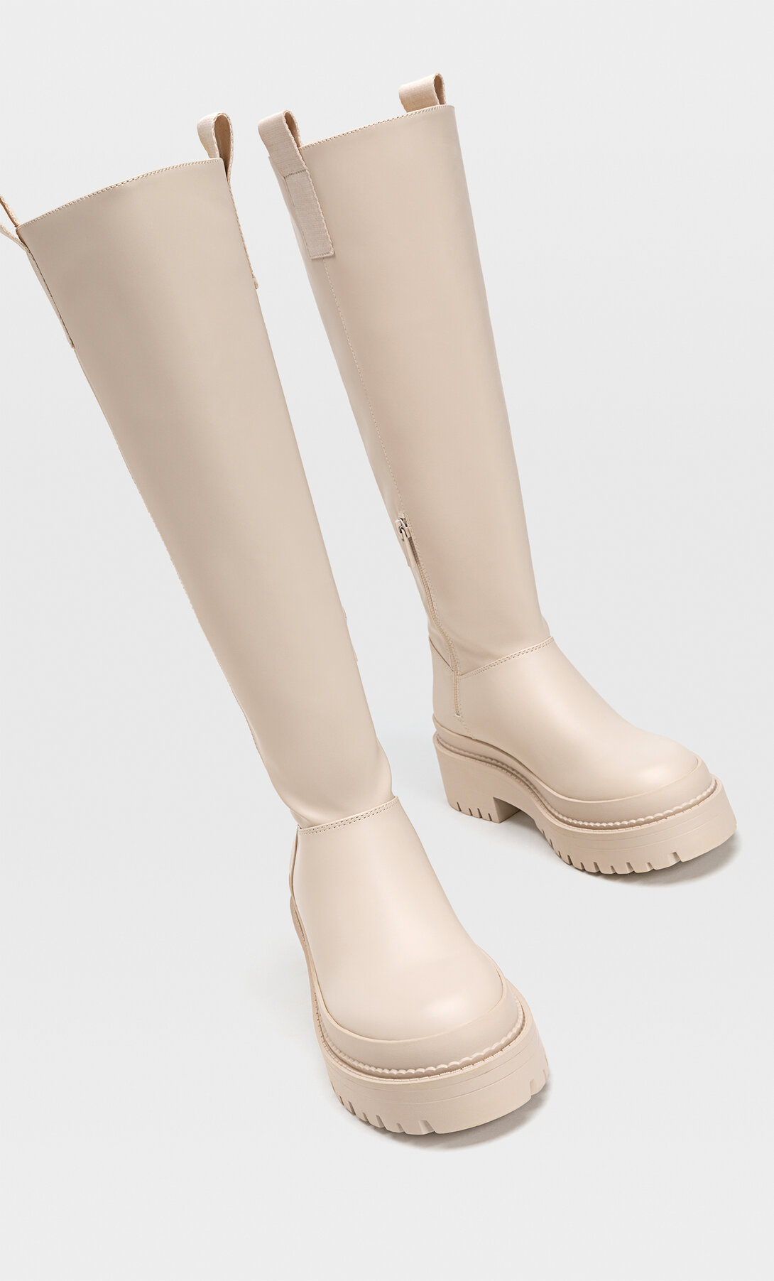 Bota plana engomada | Stradivarius España