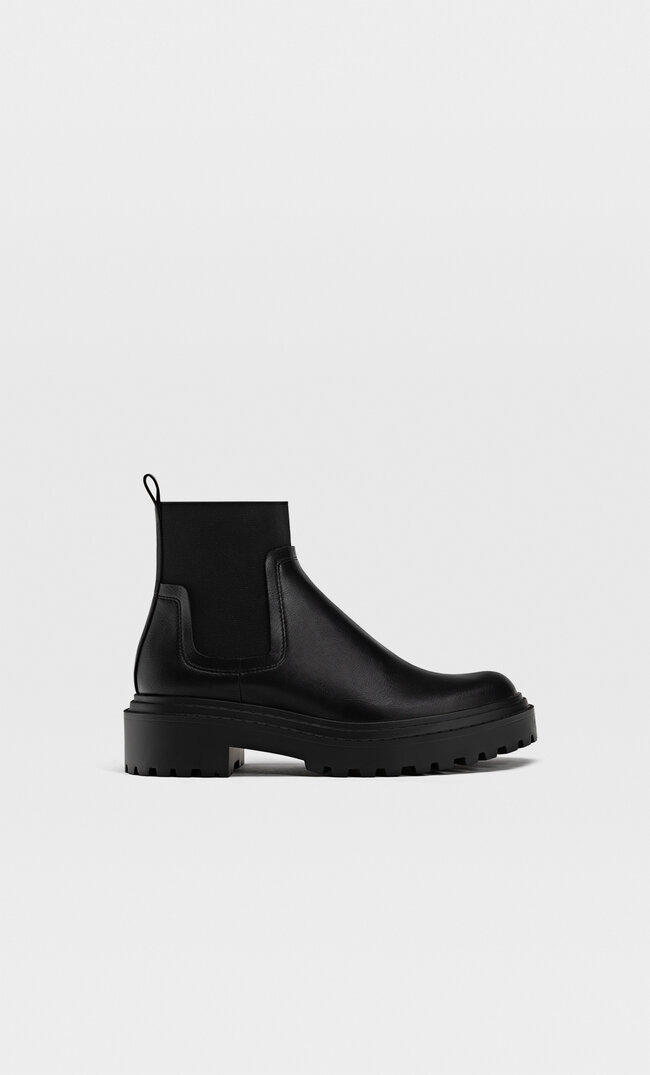

Stradivarius Flache Chelsea-Boots Schwarz 35