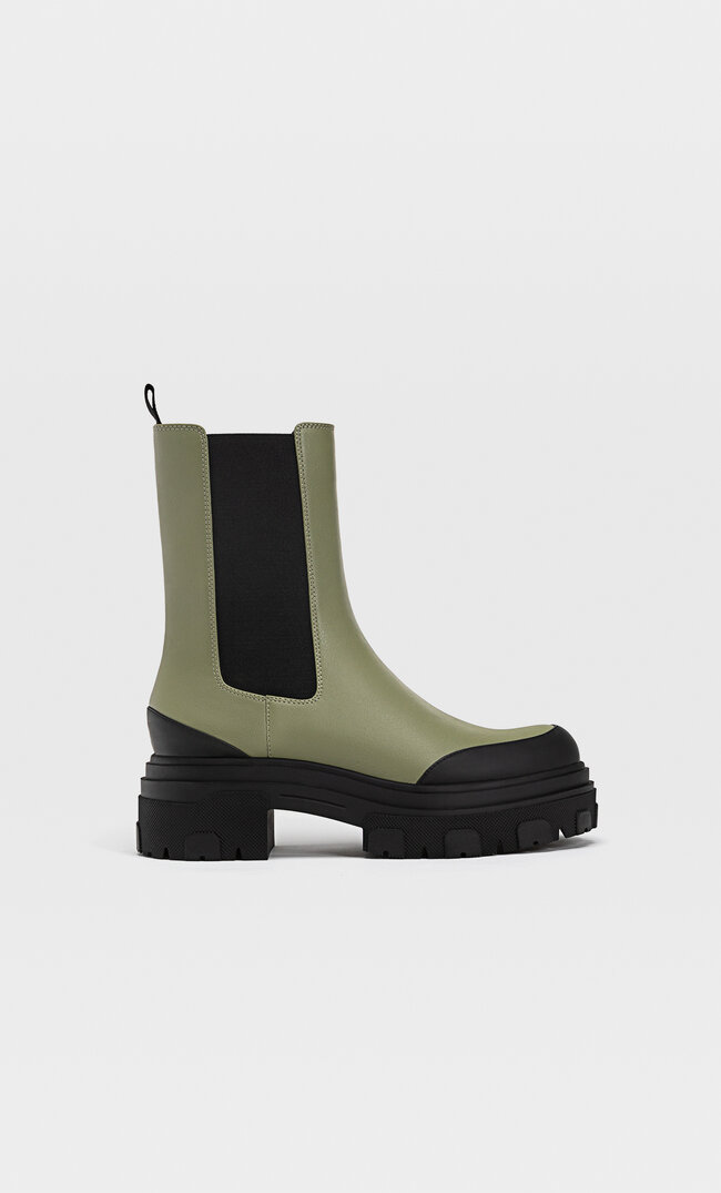 

Stradivarius Gumowane Botki Na Płaskiej Podeszwie Z Czubkiem Khaki 35