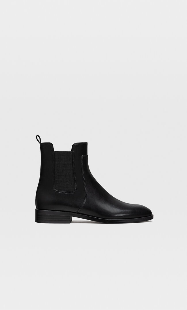 

Stradivarius Flache Chelsea-Boots In Schwarz Schwarz 40